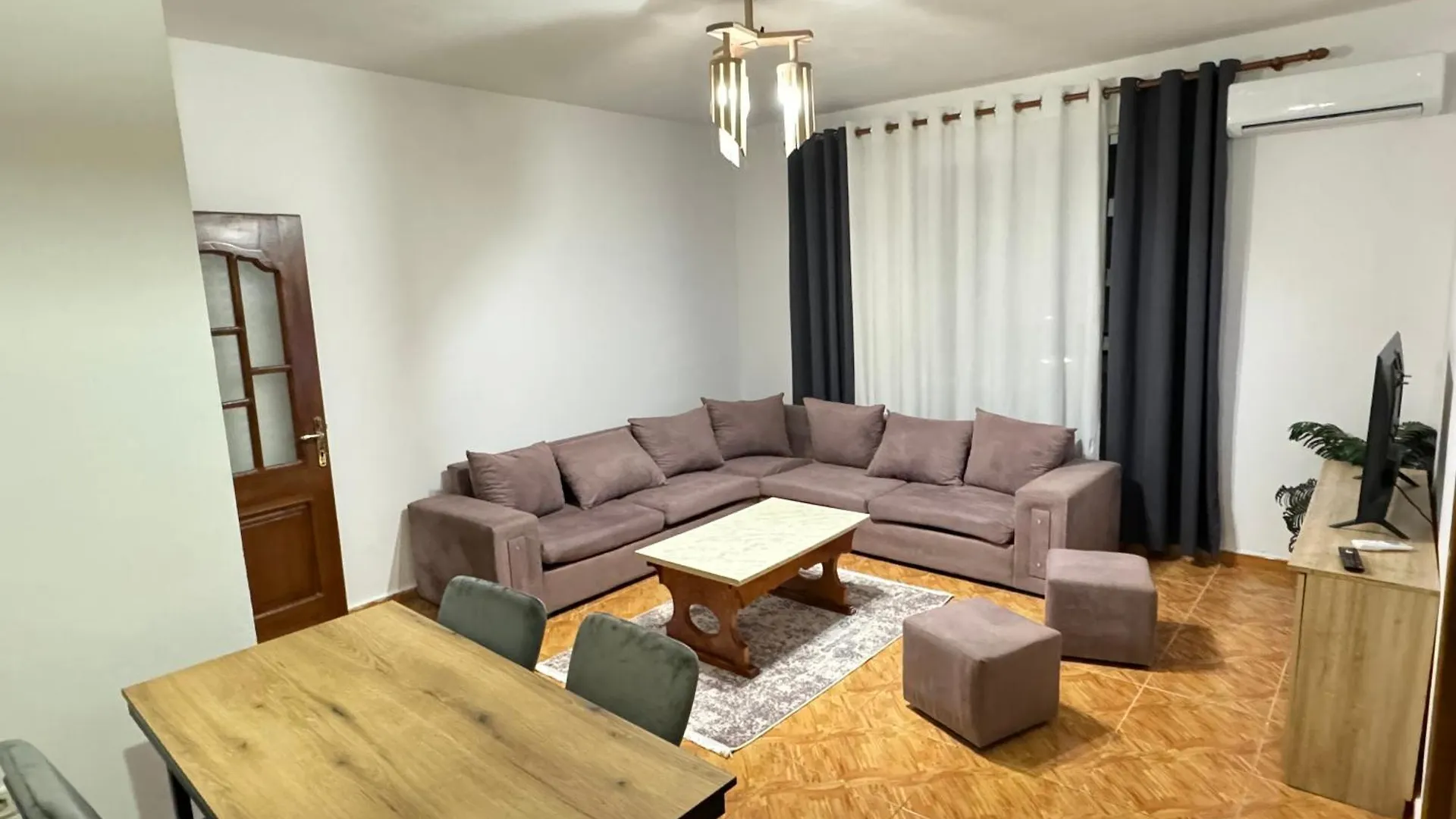 Family House Apartment Tirana